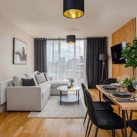 Premium Apartment - Allocated Parking - Great Location Плимът Екстериор снимка