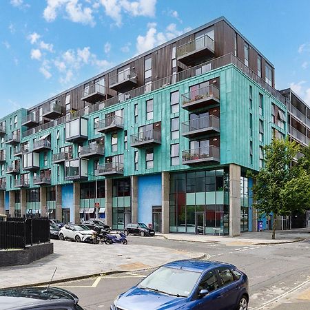 Premium Apartment - Allocated Parking - Great Location Плимът Екстериор снимка