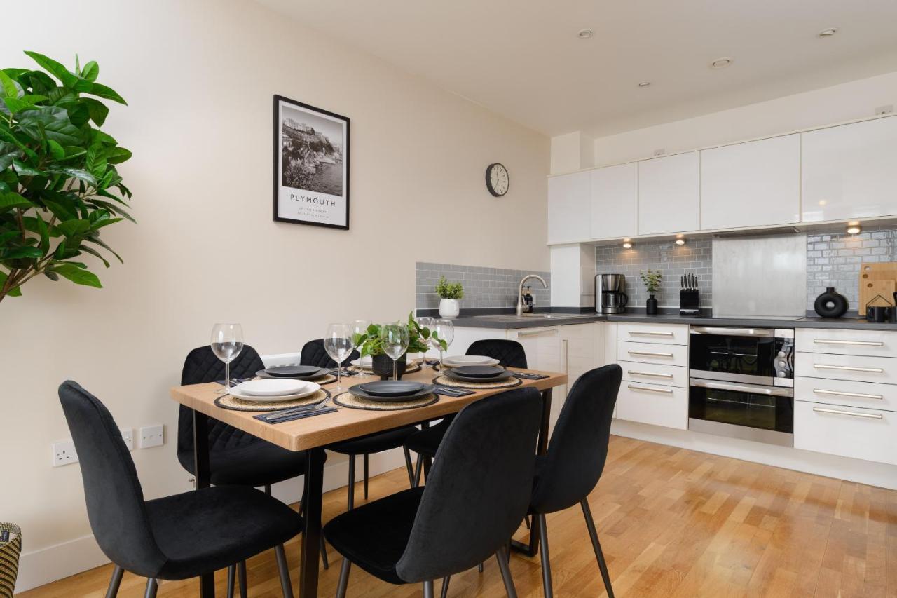 Premium Apartment - Allocated Parking - Great Location Плимът Екстериор снимка