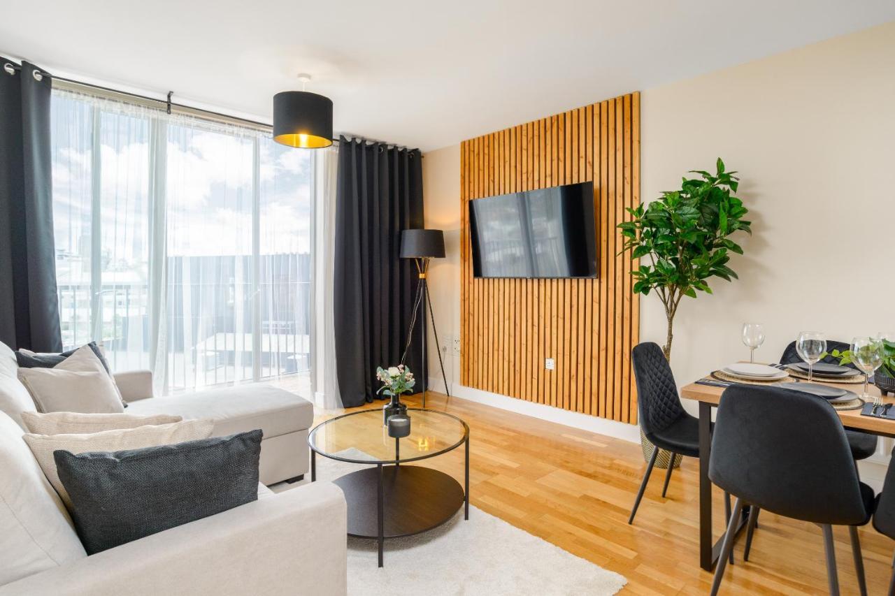 Premium Apartment - Allocated Parking - Great Location Плимът Екстериор снимка