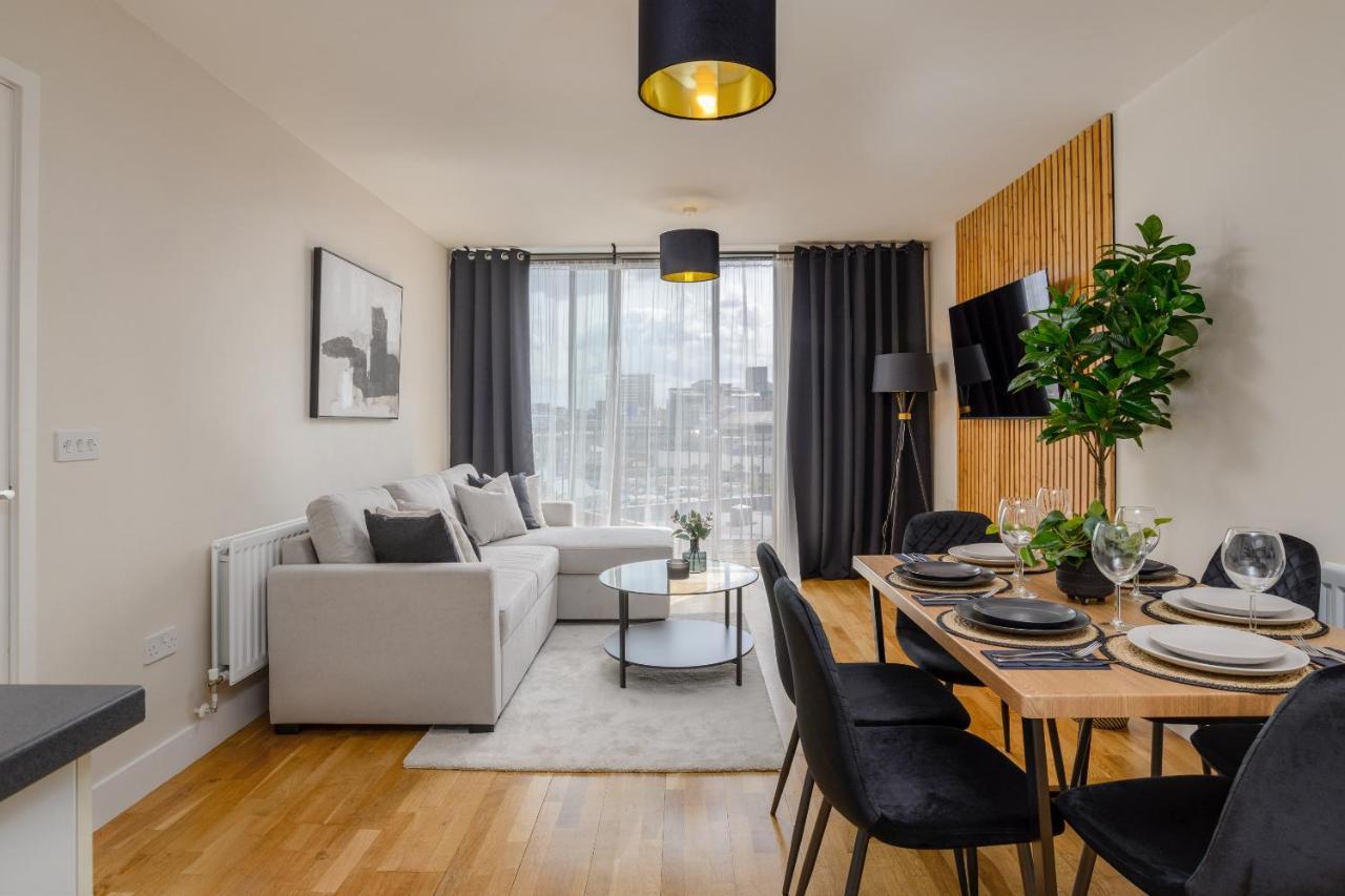 Premium Apartment - Allocated Parking - Great Location Плимът Екстериор снимка