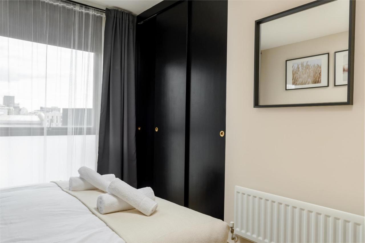 Premium Apartment - Allocated Parking - Great Location Плимът Екстериор снимка