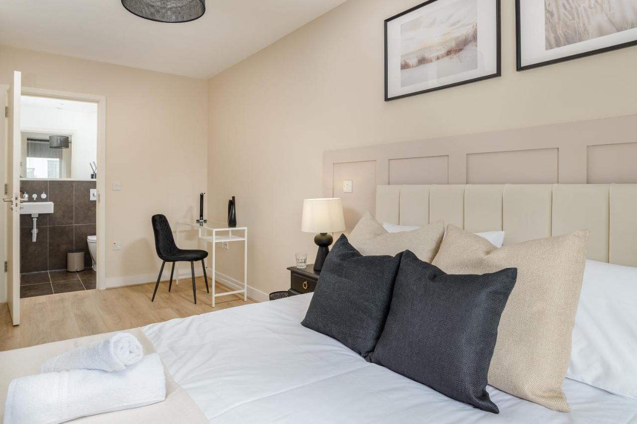 Premium Apartment - Allocated Parking - Great Location Плимът Екстериор снимка
