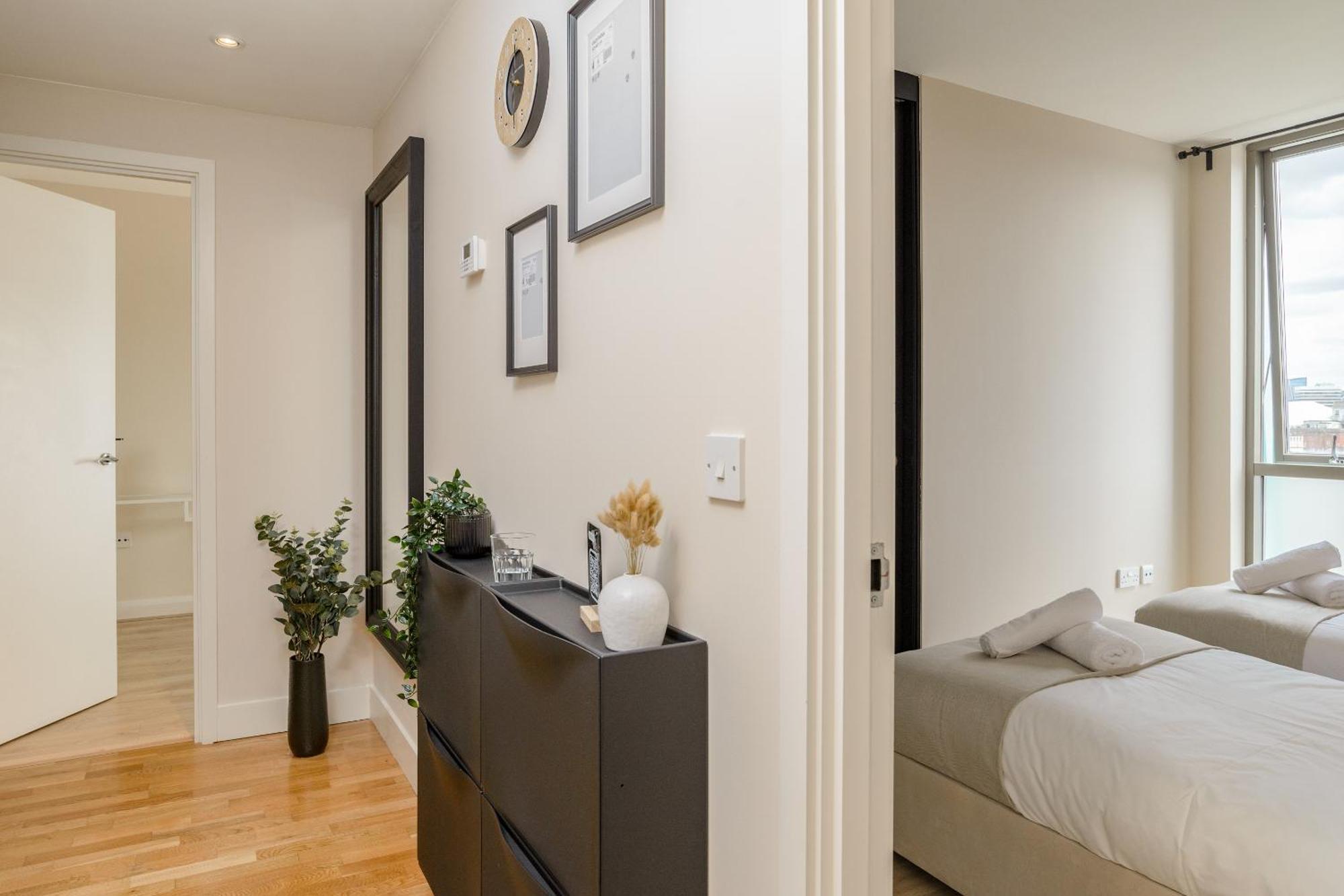 Premium Apartment - Allocated Parking - Great Location Плимът Екстериор снимка