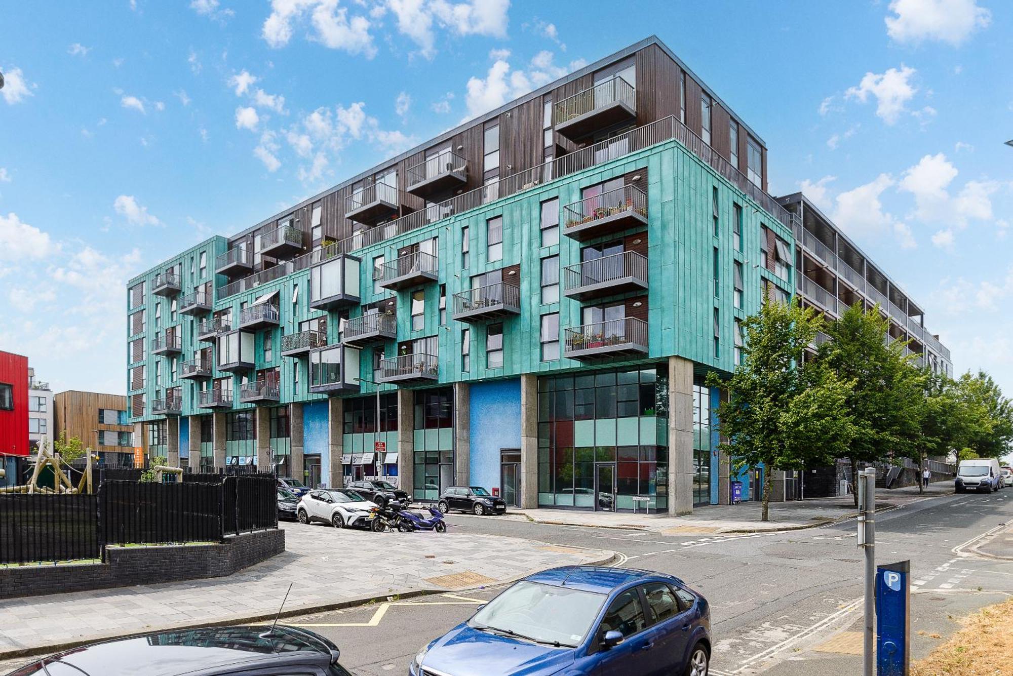 Premium Apartment - Allocated Parking - Great Location Плимът Екстериор снимка